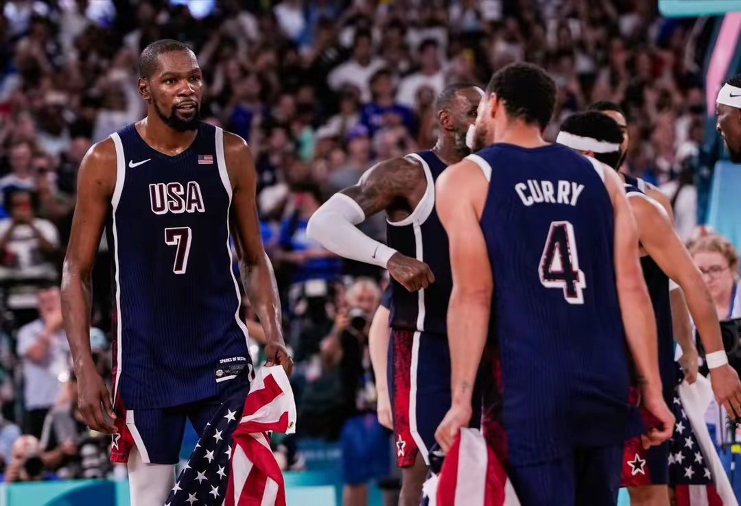 美国篮球巨星率领国际队出战赛事