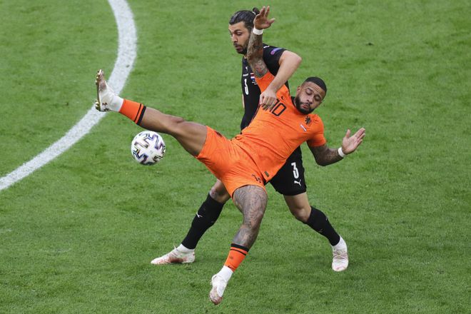 关于荷兰主场大胜乌克兰，积分榜领先的信息